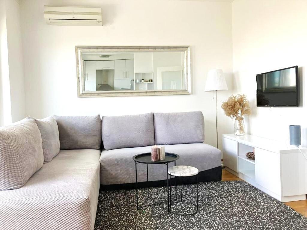 Cozy Nest Savada Apartamento Belgrado Exterior foto